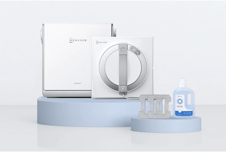 winbot w2 pro omni in white cleaning solution and wiping pads