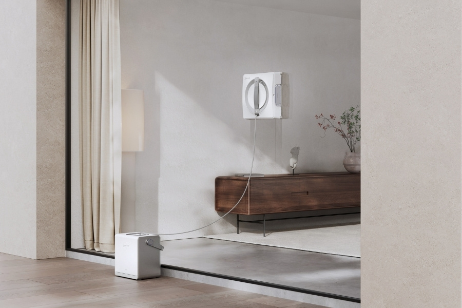 winbot robot window cleaner cleaning the edge of a window