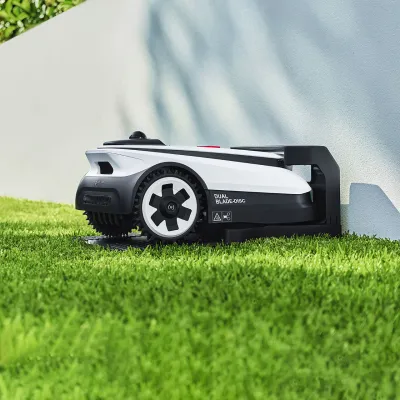 GOAT A3000 LiDAR PRO Robot Lawn Mower + Garage