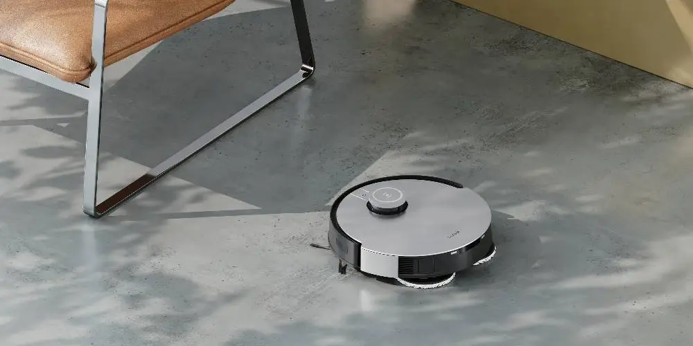 So reinigst du Fliesenfugen mit einem Roboterstaubsauger