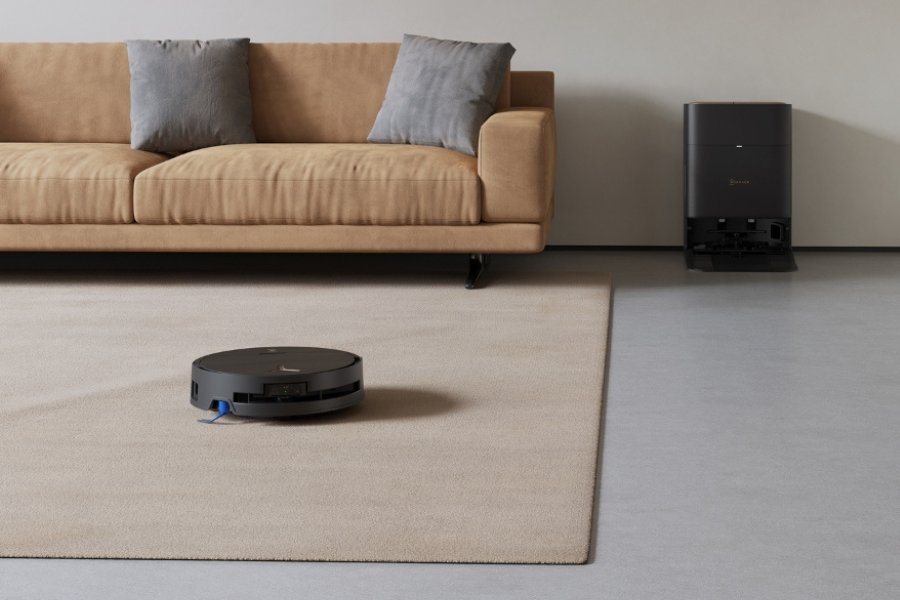 Ein DEEBOT-Saugroboter reinigt leise
