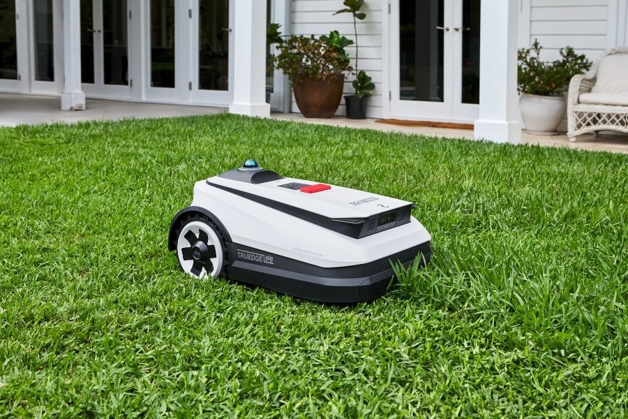 GOAT mahroboter maht den garten