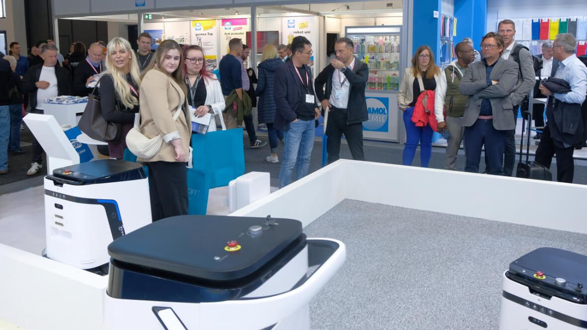 ecovacs commercial reinigungsroboter demo cms berlin 2025