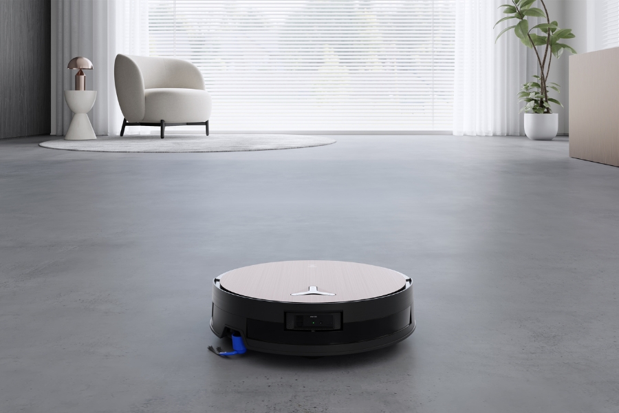 deebot saugroboter beim staubsaugen eines vinylbodens