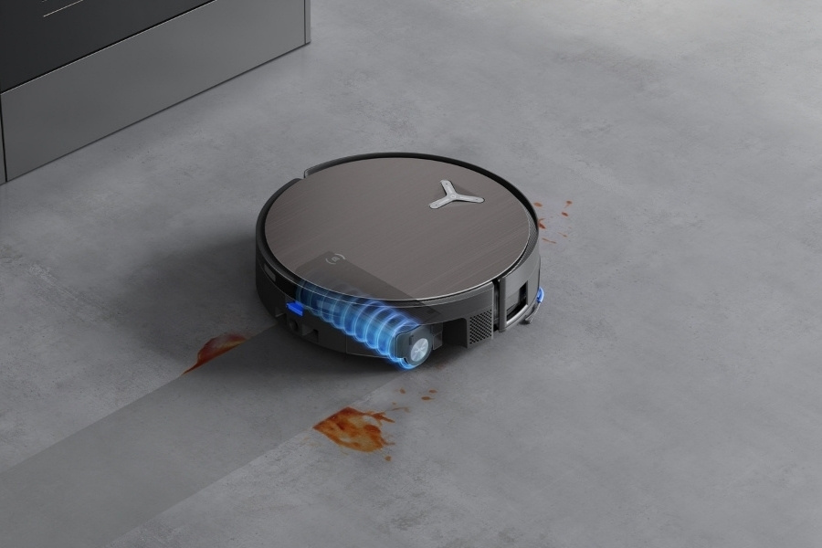 deebot saugroboter entfernt kaffeeflecken auf einem betonboden