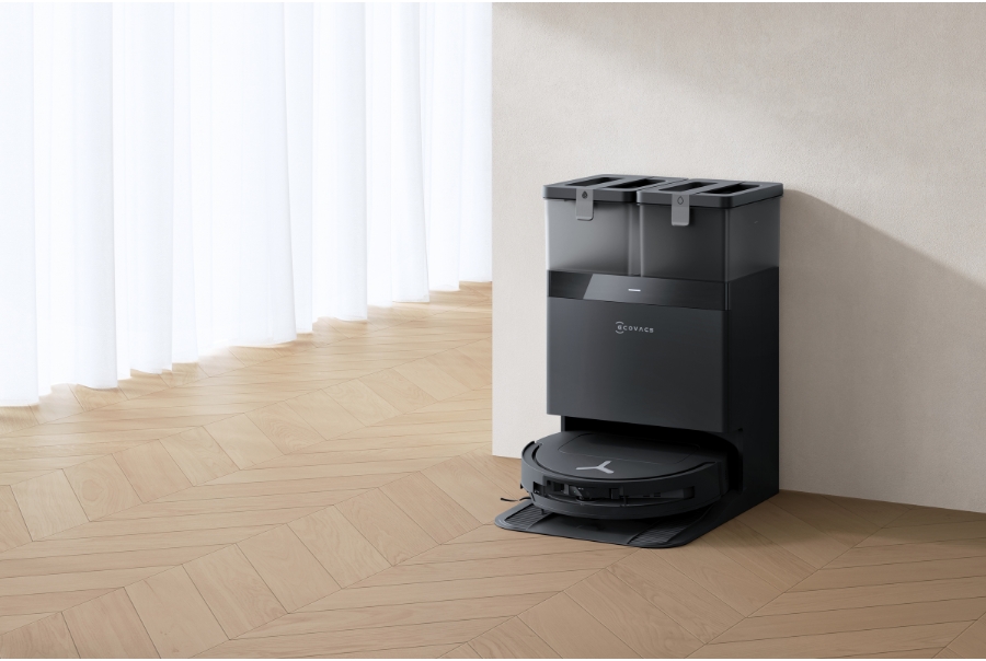 aspirateur robot noir et sa station acceuil