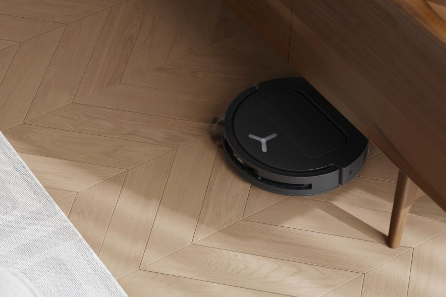 aspirateur robot deebot nettoyant sous une commode