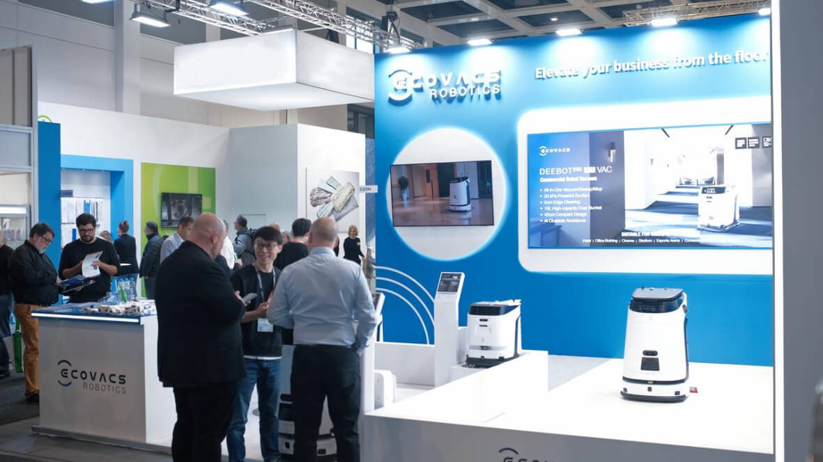 professionnels discutent des produits ecovacs a la foire 2025