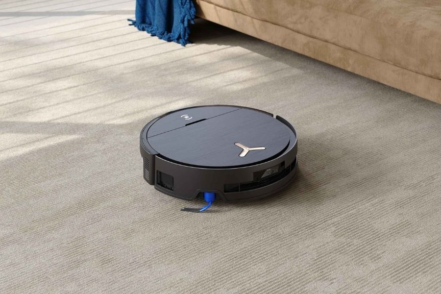 aspirateur robot deebot aspirant un tapis en jute