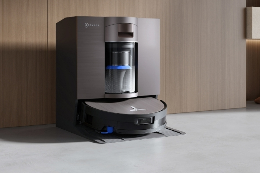 aspirateur robot deebot qui se recharge sur un sol en marbre