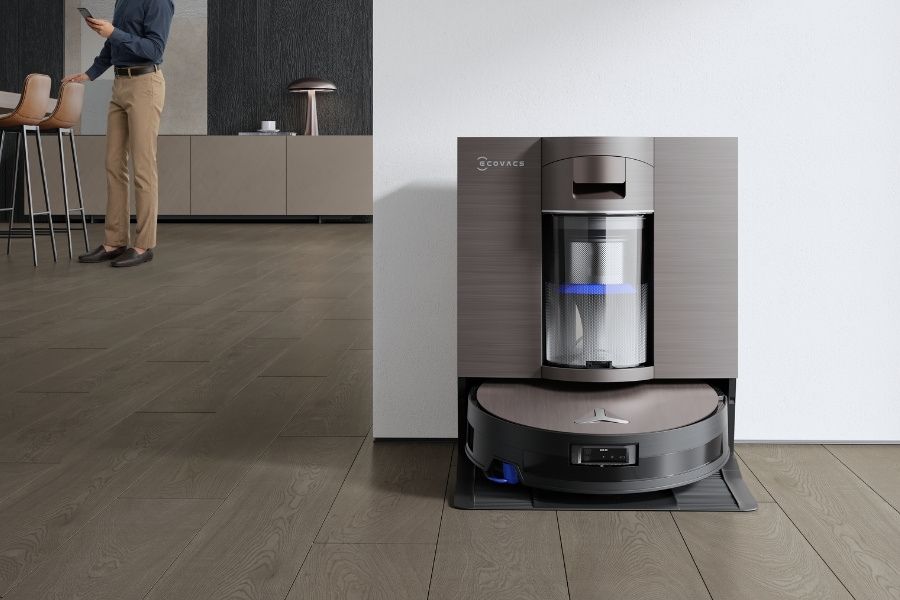 aspirateur robot deebot dans sa station de charge