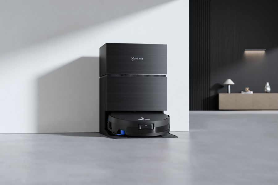 aspirateur robot deebot en charge sur la station omni