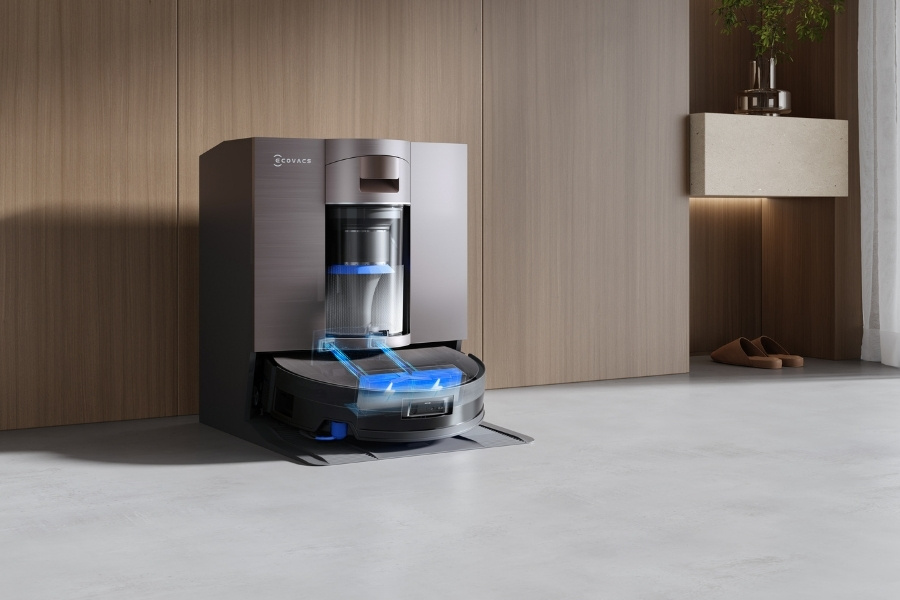 aspirateur robot deebot en charge sur sa station