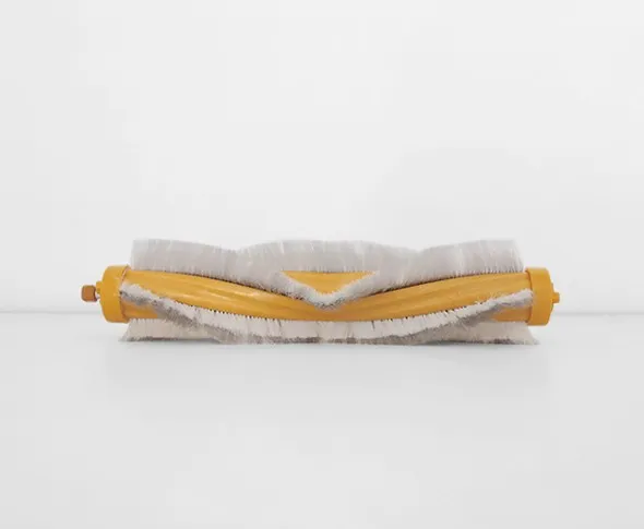 V-shaped main brush for more lifting