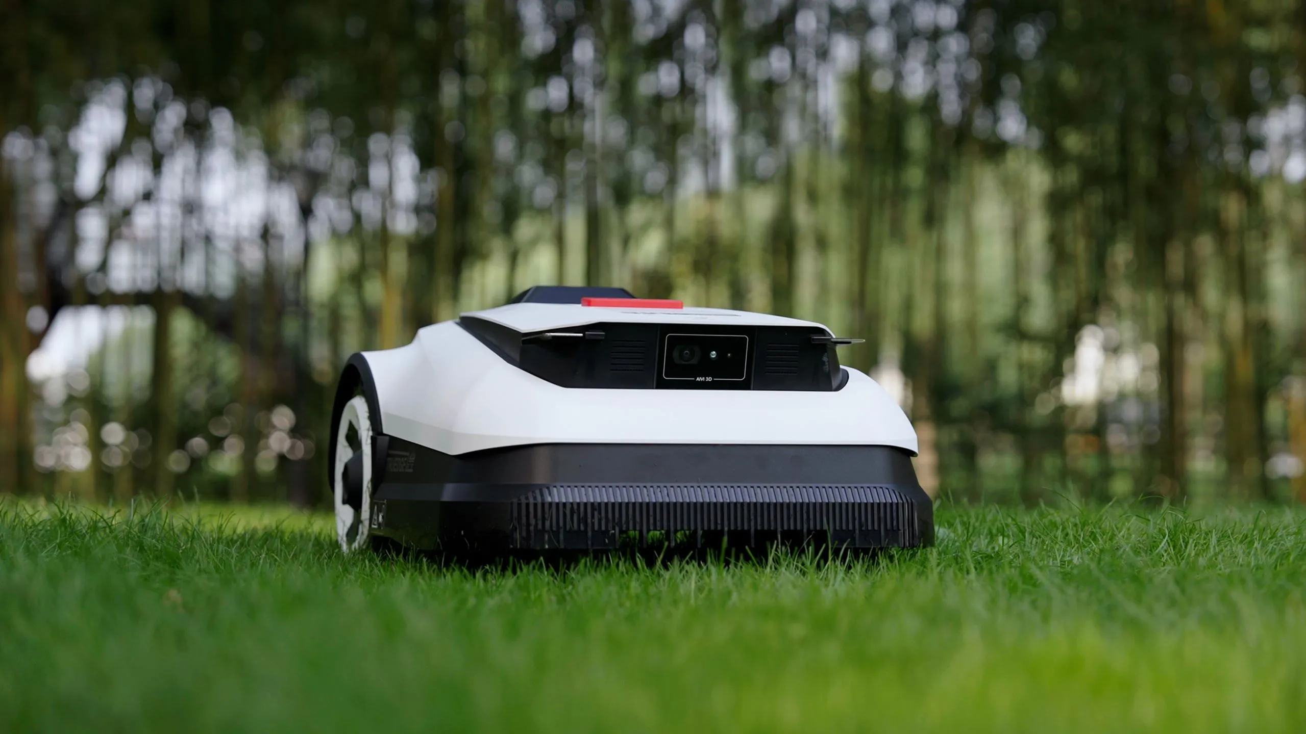 The newly launched GOAT A1600 RTK robotic lawn mowers are designed to excel in maintaining middle to large sized backyards, offering an exceptional gardening experience. 