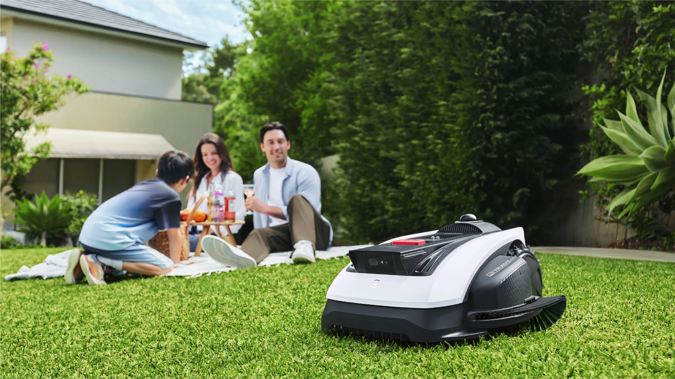 Effortlessly Adapts to Varying Grass Conditions