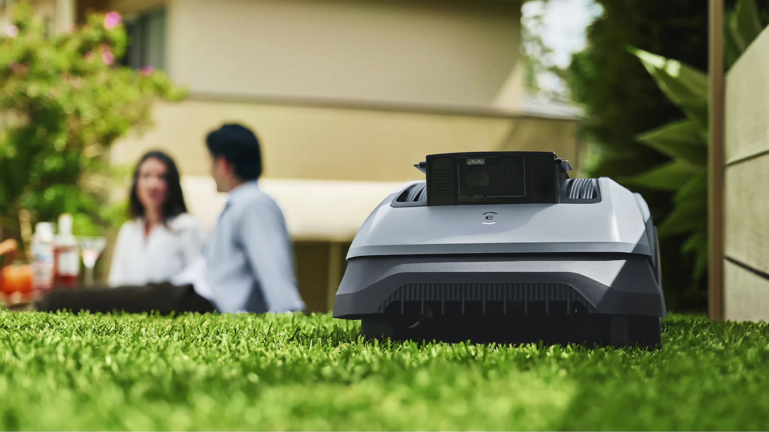 GOAT O600 RTK è la scelta più intelligente e comoda per prati fino a 600 m², e percorre senza problemi ogni centimetro del tuo prato.