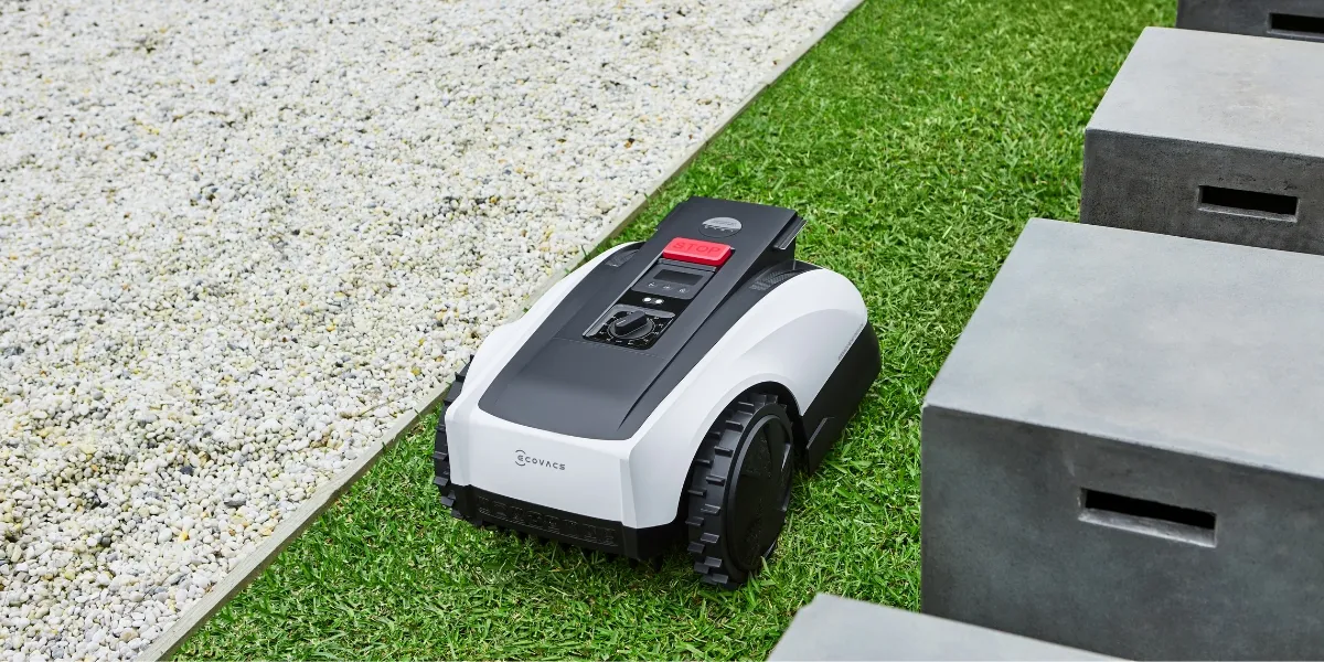 Robotų vejapjovės prieš važiuojamąsias vejapjoves: Koks pasirinkimas geriausias?