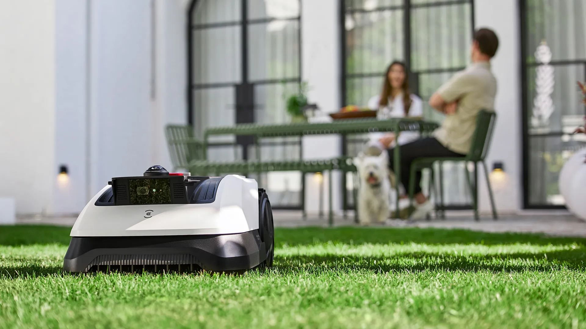 GOAT O500 Panorama is a smart choice for regular sized yards with complex layouts. GOAT O500 Panorama is a smart choice for regular sized yards with complex layouts.