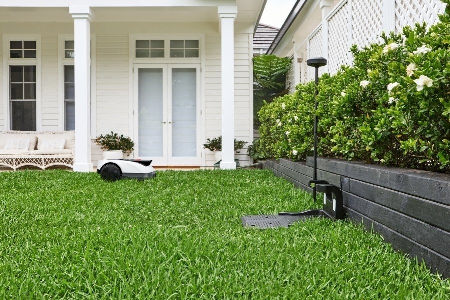 goat robot mower mapping around the station